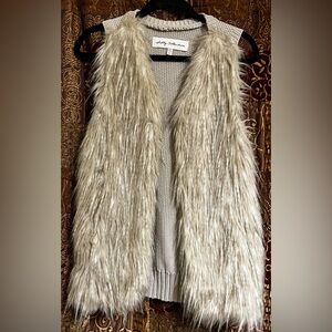 Sebby Collection Women’s Med Sleeveless Tan Knit Sweater Faux Fur Vest